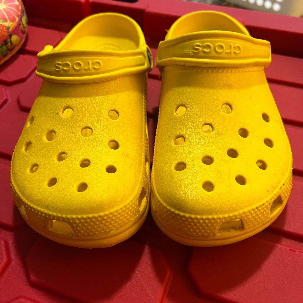 CROCSWomen’s Bright Yellow